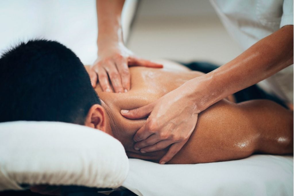 นวดไทย  นวดกดจุด (Deep Tissue Massage)