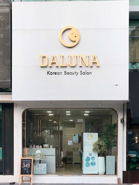 Daluna Salon - [REVIEW] รีวิวร้านเล็บเกาหลี ทีเด็ดอยู่ที่คริสตัลจาก Swarovski !