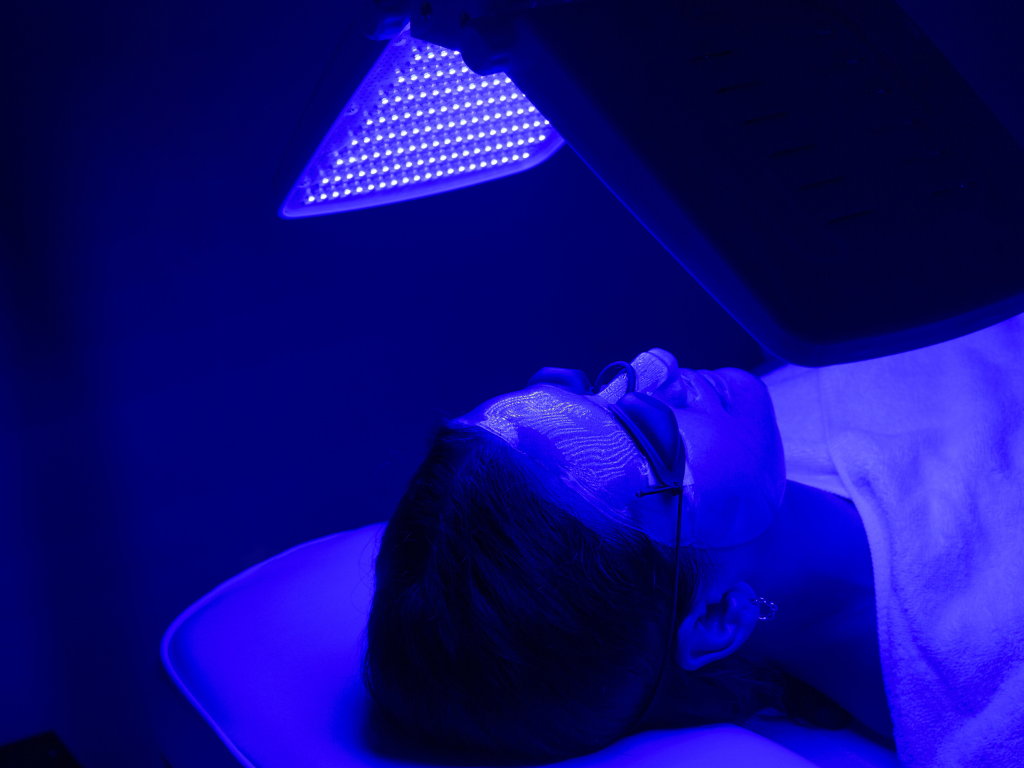 LED Light Therapy ด้วยแสงสีน้ำเงิน