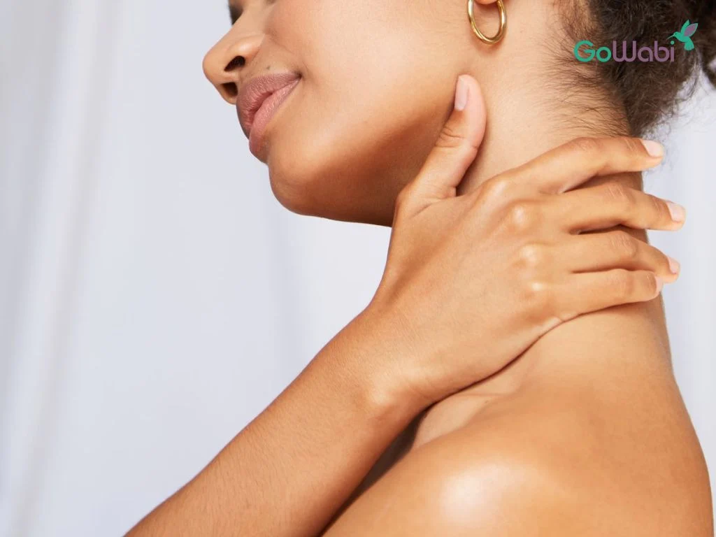 นวดคอบ่าไหล่ด้วยตัวเอง การนวดด้วยสันมือ